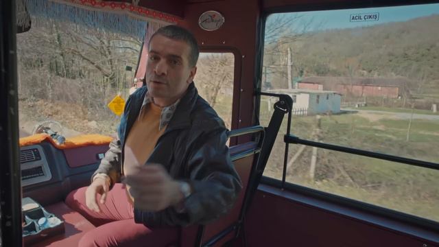 Ahmet Kural & Murat Cemcir - Yaradana Kurban (Ailecek Şaşkınız Film Müziği) смотреть онлайн