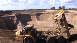 Самосвал Caterpillar 740 B