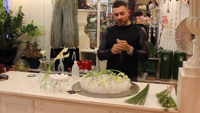 Уроки флористики. Новогодняя композиция на воскированных пальчиках с каллами смотреть онлайн