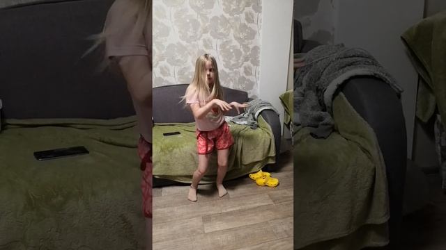 танец, венсдей смотреть онлайн