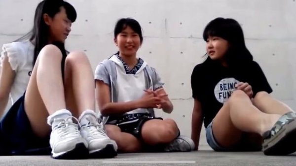 パンチラ    まさかjsが○字パンチラ？