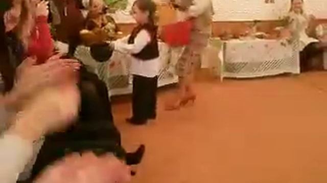 Вадик собирает деньги за танец медведя смотреть онлайн