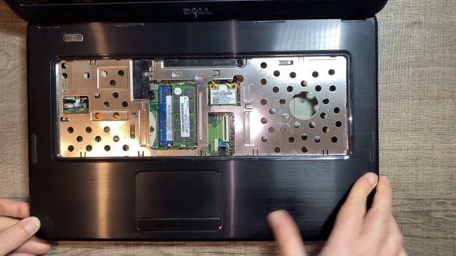 Dell Inspiron N5050 Disassembly Upgrade RAM & Hard Drive смотреть онлайн