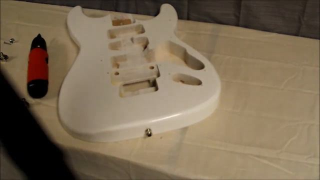 Install Strap Locks on Fender Stratocaster смотреть онлайн
