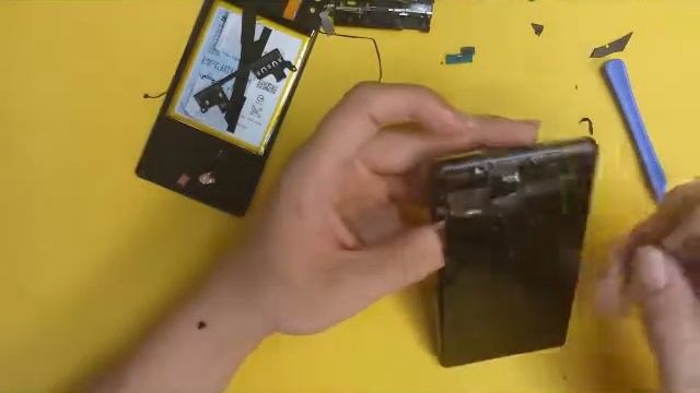 Sony Xperia Z3 - LCD Removal смотреть онлайн