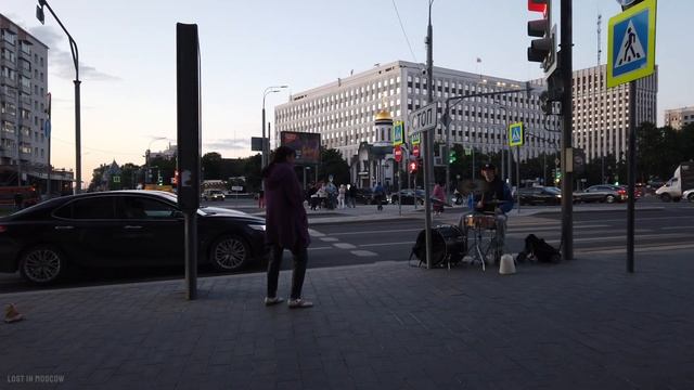 Street Drummer and Pedestrians смотреть онлайн