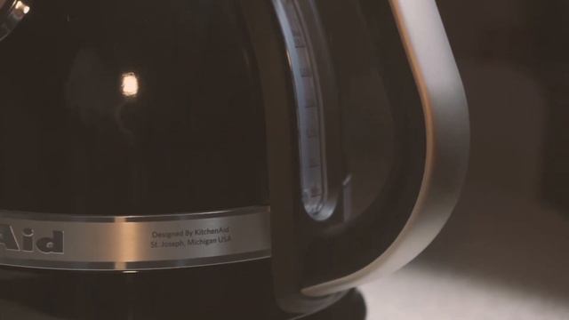 kitchenAid 高颜值温控电水壶 ARTISAN смотреть онлайн