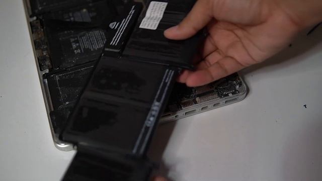 Macbook Pro A1502 Battery Replacement смотреть онлайн