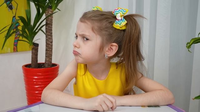 Eva is a Bad Friend? How to be friends | Eva Bravo Play смотреть онлайн