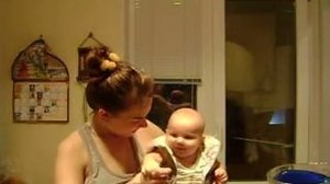 мама ругает сына