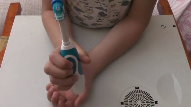 Электрическая зубная щетка Colgate 360