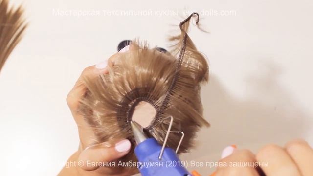 Как сделать волосы кукле мальчику. Прическа для мальчика. Как крепить трессы кукле. смотреть онлайн