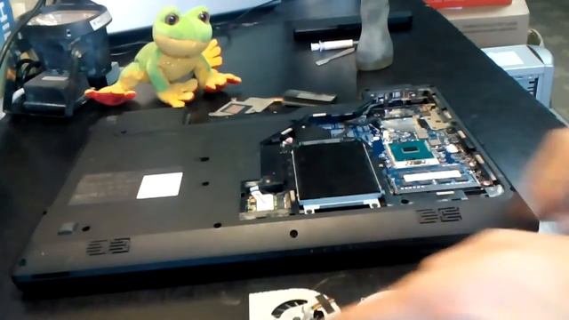 Lenovo G780 разборка и чистка ноутбука, замена термопасты смотреть онлайн