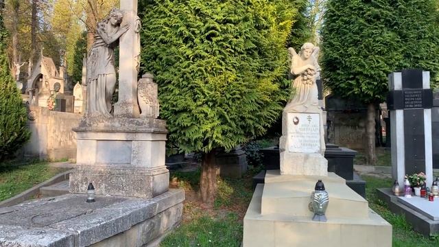 Лычаковское кладбище во Львове// Личаківське кладовище (цвинтар) у Львові смотреть онлайн
