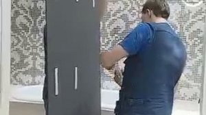 Как повесить большое зеркало