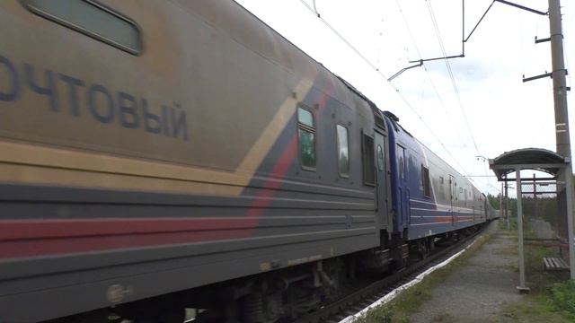 ЭП2К-288 с почтово-багажным поездом и приветливой бригадой смотреть онлайн