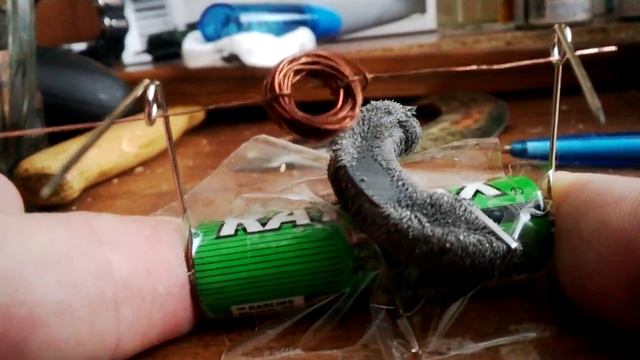 Что будет если взять батарейку и магнит ? смотреть онлайн