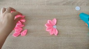 Пышные бантики из атласной ленты 2,5 см, резинки из атласных лент