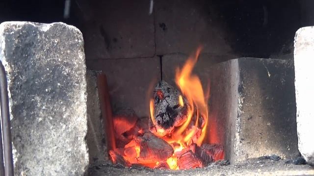 Печь дрова горят угольный кузнечный горн смотреть онлайн