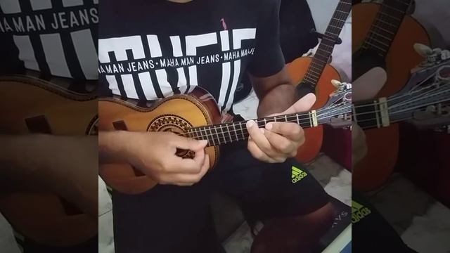 112 / Distante do seu Mundo (Tá na Mente) Abordando os encadeamentos de acorde em Mi Maior. смотреть онлайн