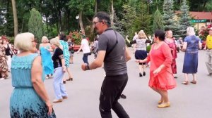 МНЕ ВЧЕРА СКАЗАЛИ ТО, ЧТО Я ПОПРАВИЛАСЬ! ТАНЦЫ В ПАРКЕ ГОРЬКОГО ХАРЬКОВ.mp4