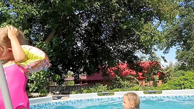 Ура! Подарок от Михалыча! Дети в гостях.