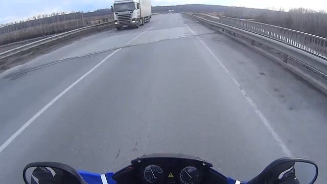 на YAMAHA YBR125 по объездной, около Камышлова, Свердловская обл. смотреть онлайн