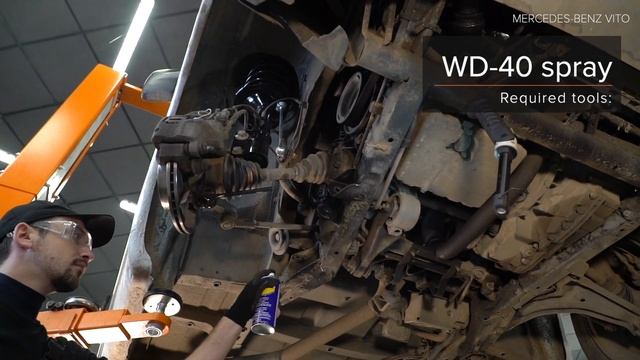 Jak wymienić przednim wahacz w MERCEDES-BENZ VITO 1 W638 PORADNIK AUTODOC
