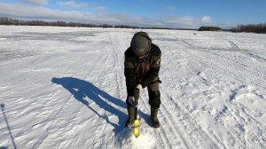 Как я сверлю лунки для лова Ледобур + Шуруповерт
