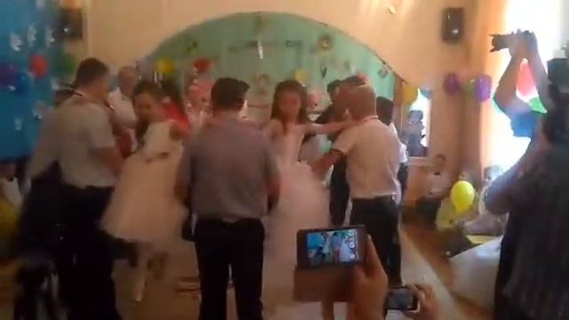 танец с папами. смотреть онлайн