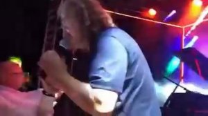 Игорь Николаев на юбилее Крутого поет "Выпьем за любовь"