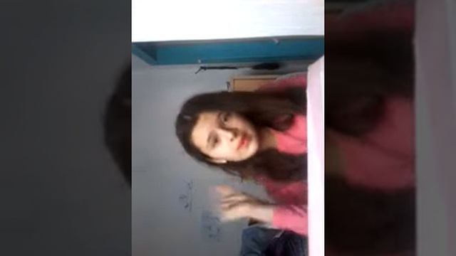 Девочка которая крто поёт песню《Это песня простая》 смотреть онлайн