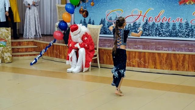 ИНДИЙСКИЙ ТАНЕЦ. ПЬЯНЫЙ ДЕД МОРОЗ УСНУЛ. смотреть онлайн