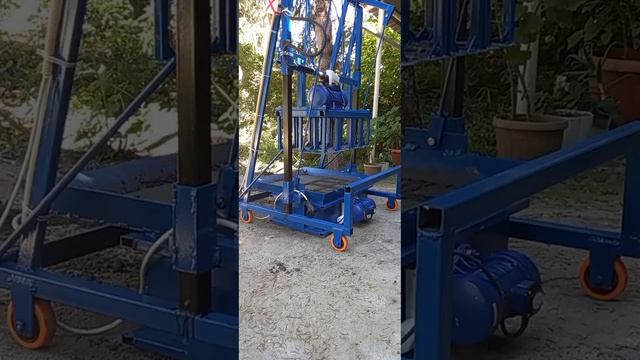 Станок для производства пескоблока. Самодельный. 3 вибромотора. 4 блока. смотреть онлайн