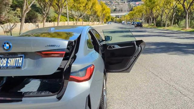 2024 BMW i4 eDrive35 in Skyscraper Grey / 19" Aero wheels Style 855 / BMW Review with Trish смотреть онлайн