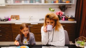 Бедная Зомби против Богатой! Почему они поселились в доме у Амельки?