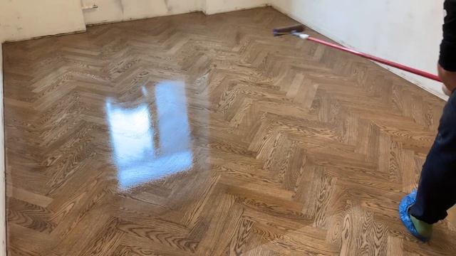 Укладка паркета "Елочка", натирка тонирующего масла и нанесение масло-воска смотреть онлайн