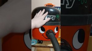 Детский Пылесос Henry numatik. Что бывает с голодным пылесосом. Детские игры.