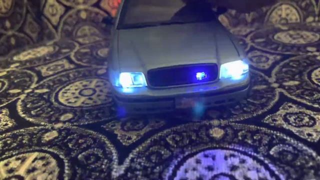 1/18 unmarked crown Vic with lights flashing смотреть онлайн