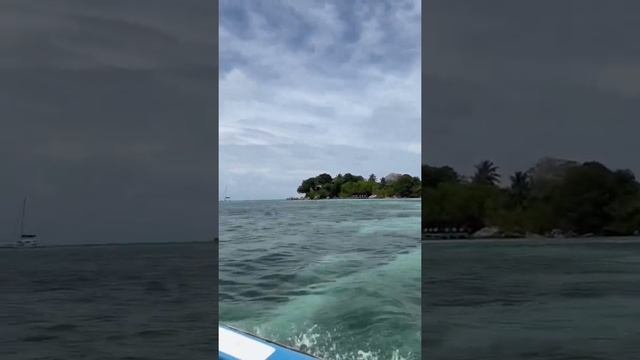 Поездка на моторной лодке с острова Праслин на остров Кюрьёз на Сейшельских островах смотреть онлайн