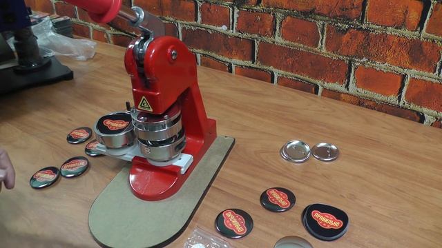 Процесс изготовления закатных значков смотреть онлайн