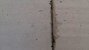 Проверяем клей пену на прочность.