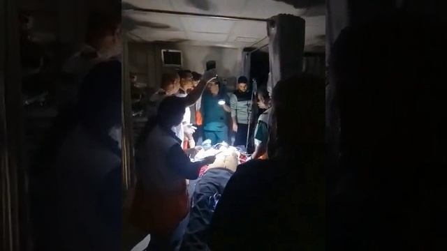 ?Вот так проводят операцию в больнице "Аль-Кудс" в секторе Газа❗️ смотреть онлайн