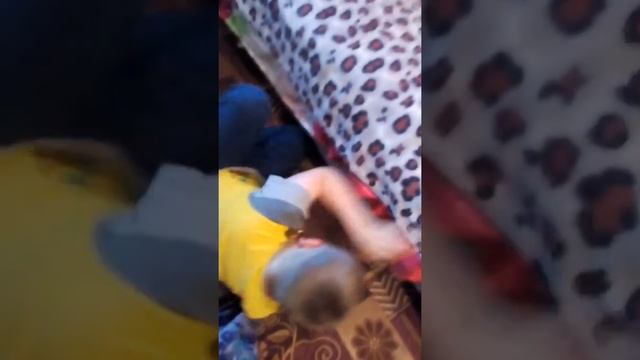 Артём спит а мама будит его смотреть онлайн