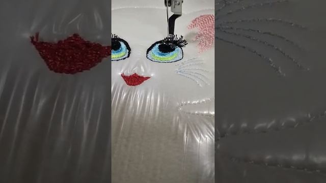 Вышивальная машина Janome 500 E игрушка кошечка. смотреть онлайн