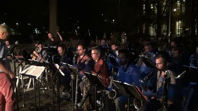 The New York Jazzharmonic plays "April in Paris" from the Count Basie Songbook. смотреть онлайн