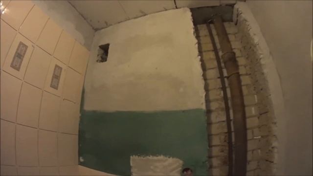 Укладка дешевой плитки на стены 20/30. Бюджетный ремонт. Ремонт в ванной. смотреть онлайн