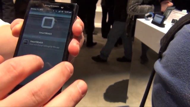Présentation du Sony Ericsson SmartWatch au CES - FrAndroid смотреть онлайн