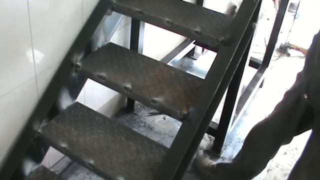 Лестница из металла своими руками смотреть онлайн