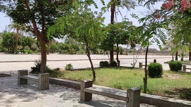 у входа в карнакский храм смотреть онлайн